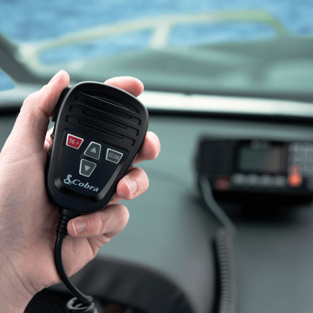 Cobra BlueBound 1350 radio VHF marina GPS DSC 25W IPX7