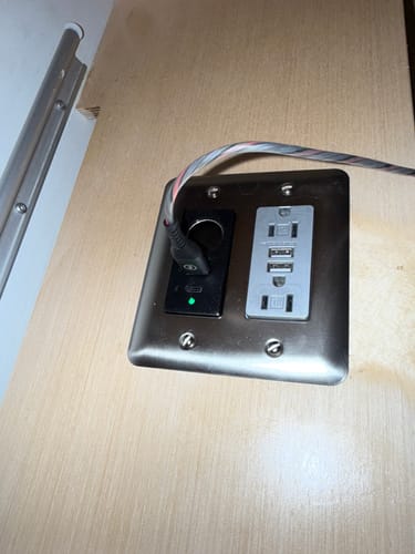 Magnedyne WCP-12VAC caricatore da parete 12V bianco USB-C