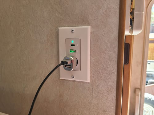 Magnedyne WCP-12VAC caricatore da parete 12V bianco USB-C