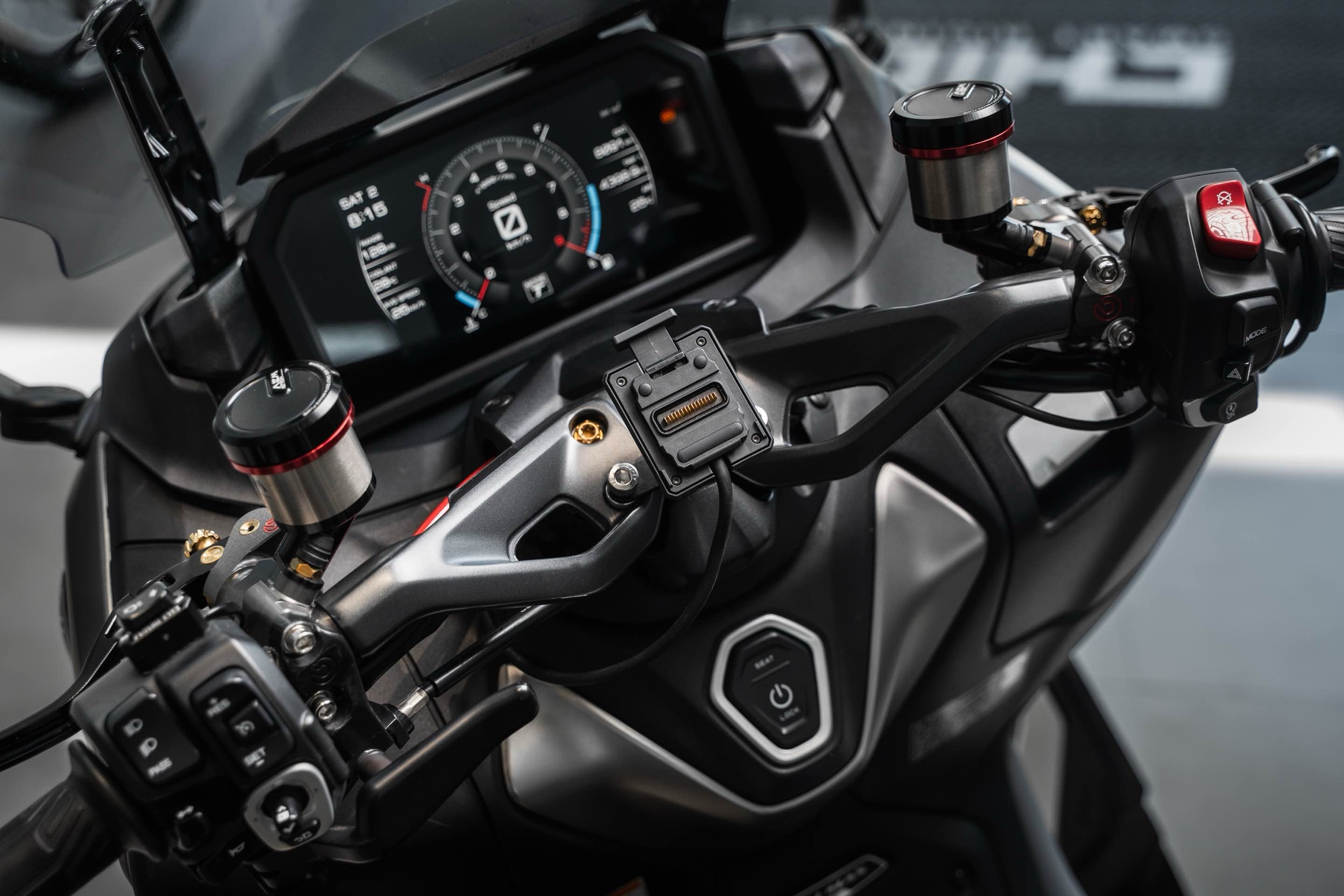 CHIGEE Accessories Supporto Yamaha TMAX560 Display Acciaio